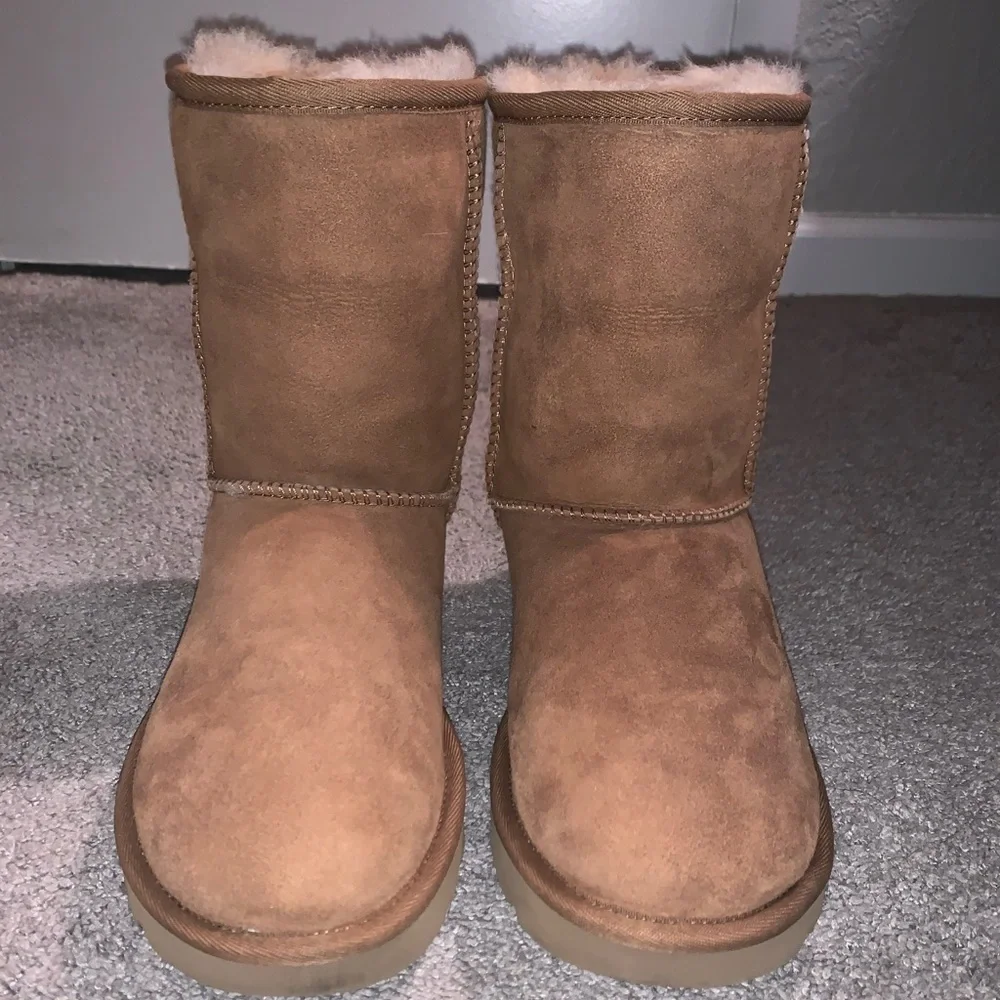 UGG Genuine Classic Short - Sz US 6 Women - Chestnut - Picture 1 of 4